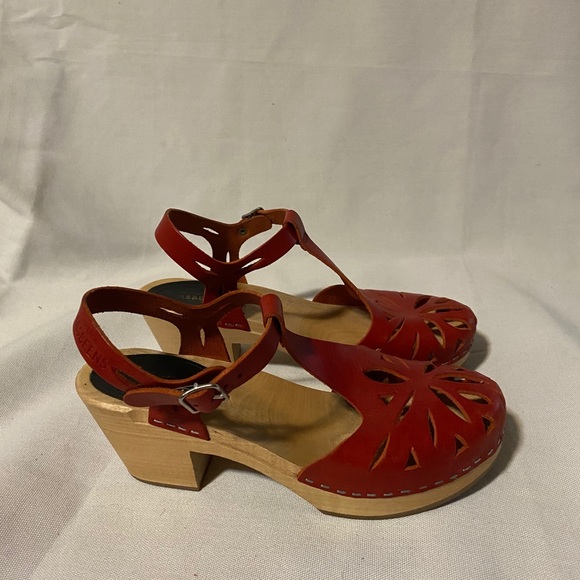 Swedish Hasbeens Shoes - Swedish Hasbeens Red Lucy T-Strap Clog Sandal Sz 8